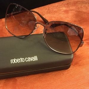 Roberto CavalliMODEL: RC 660SCOLOR CODE: 48FFRAME